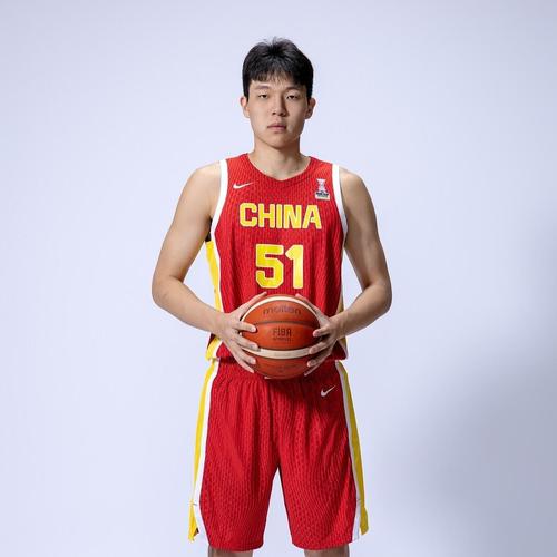 杨瀚森:我所有方面几乎都是劣势尤其速度 我努力增强球队凝聚力