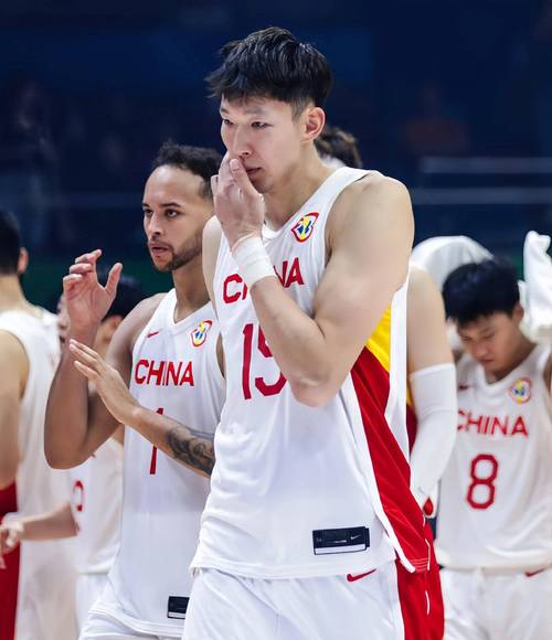 周琦晒出参加NBA2K26澳门名人赛照片:篮球男孩的殿堂