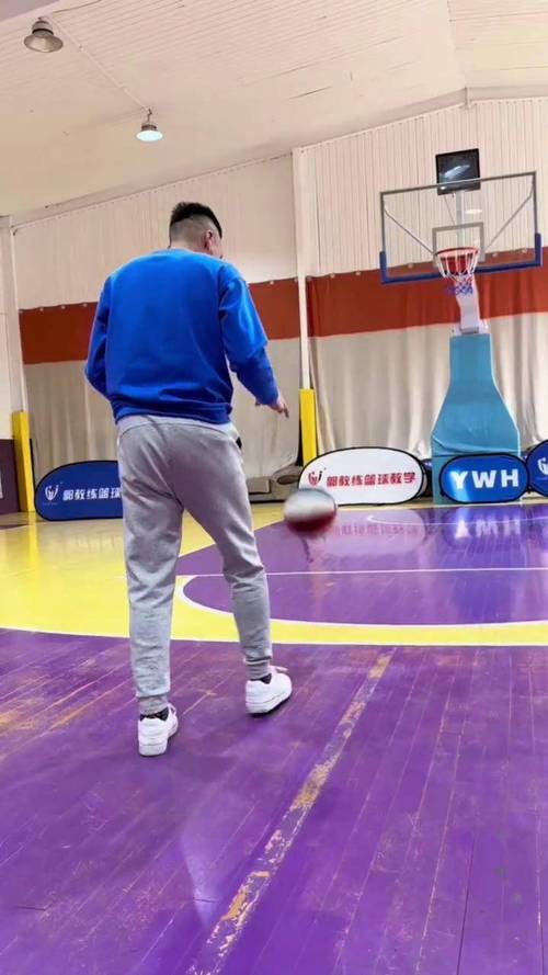 来感觉了！三球撤步干拔+跑动接球飘逸飚射连进两个三分