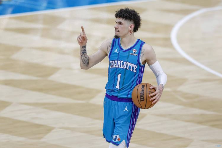 状态不错！拉梅洛-鲍尔13中8&三分8中4砍20分6助攻 正负值+27