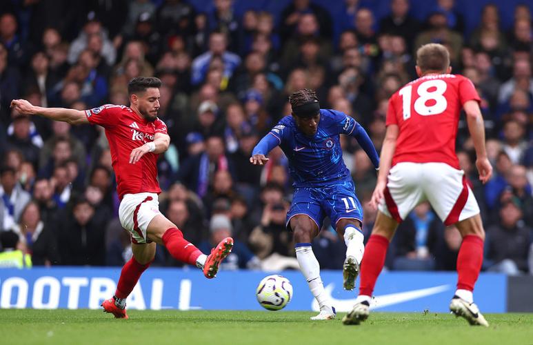 法国1-1扳平冰岛！恩昆库边路内切，兜射远端死角得手