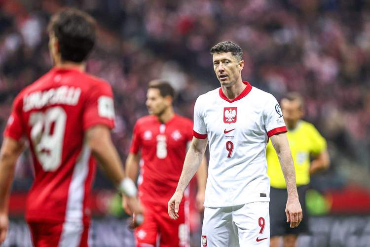 世体:莱万预计缺阵3-6周,基本确定无缘国家德比