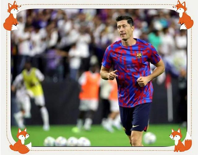 错过多场比赛!记者:莱万至少因伤缺席4周