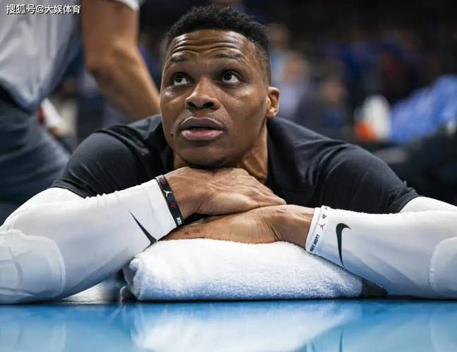 媒体人：威少身家3.5亿 选择继续打球纯粹是因为热爱