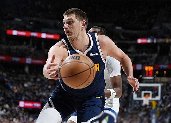 牛刀小试!约基奇10投7中高效砍下18分8板8助 正负值高达+24!