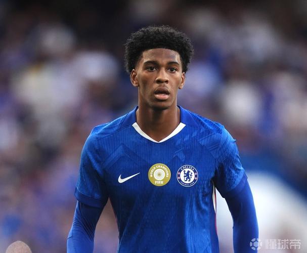 19岁阿昌庞社媒晒庆祝照:打进蓝军生涯处子球+收获胜利!