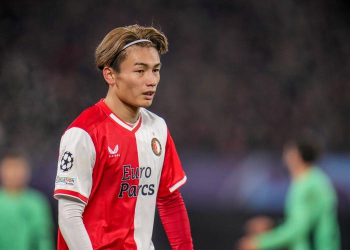 状态爆棚💥上田绮世脚后跟破门半场戴帽 9轮11球领跑荷甲射手榜