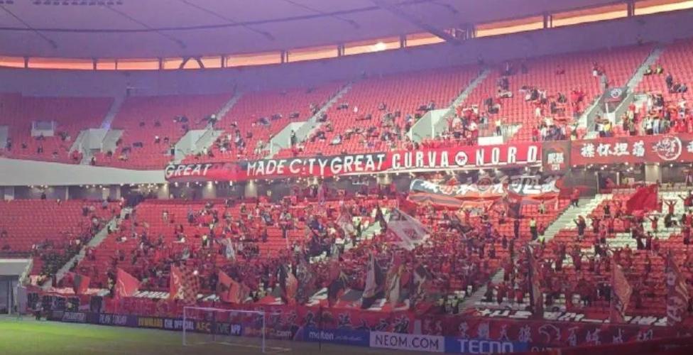 记者：今晚亚冠海港主场10197人，太惨淡了！