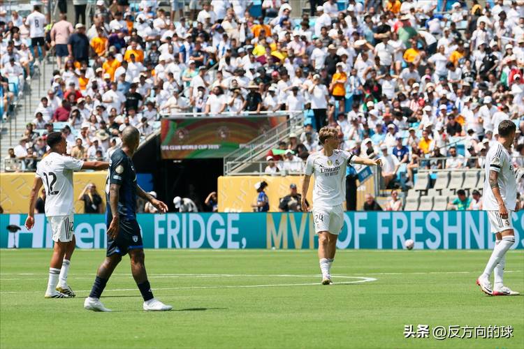 巴黎2025年欧冠取得12场胜利,追平皇马、拜仁并列单一自然年最多