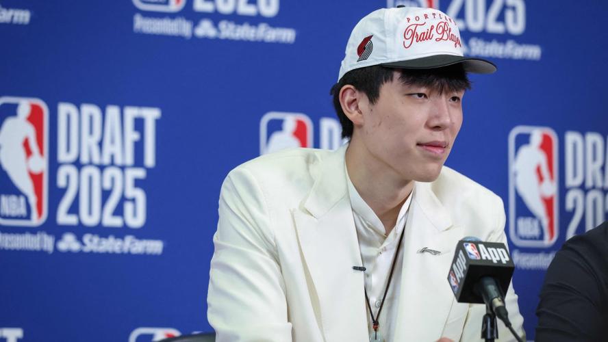 开拓者前线记者小傅Vlog第3集：杨瀚森参加社区活动 比卢普斯采访