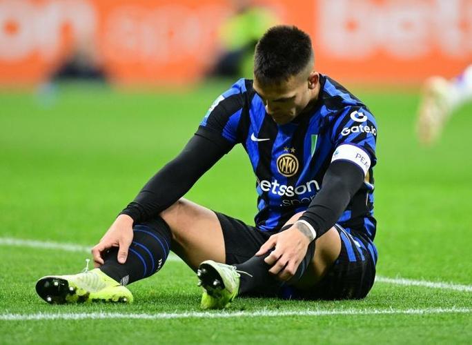 塔罗你在干什么？劳塔罗超级大单刀，射门时脚软没踢到直接被没收