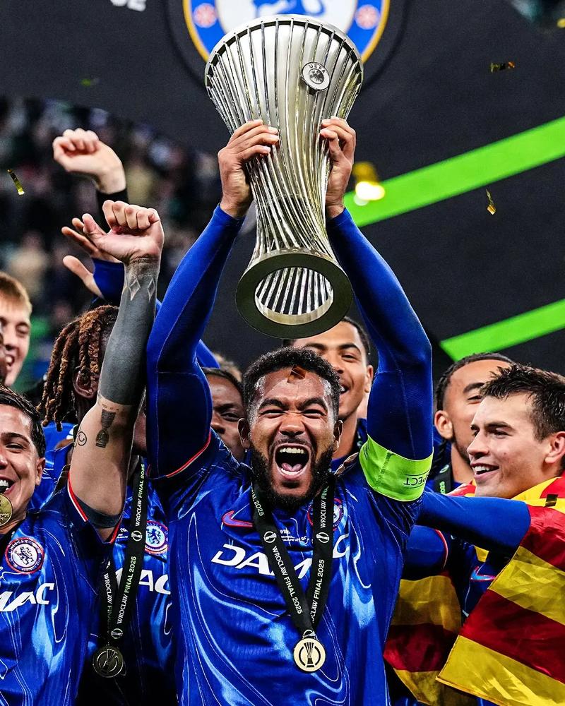 切尔西VS阿贾克斯近两场欧冠交手共打进14球,其中5点球、3张红牌