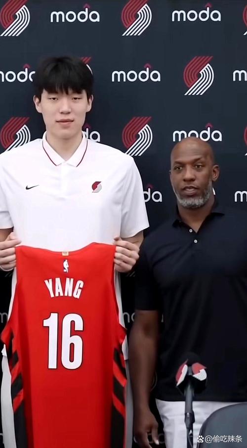 比卢普斯：瀚森很成熟 相信他会有点紧张&明天的比赛会记住一辈子