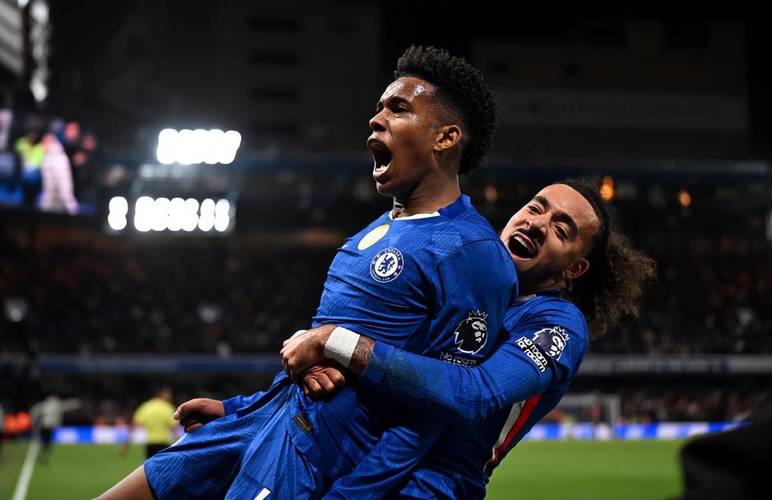 轮换!切尔西vs阿贾克斯首发:吉乌、吉腾斯、埃斯特旺出战