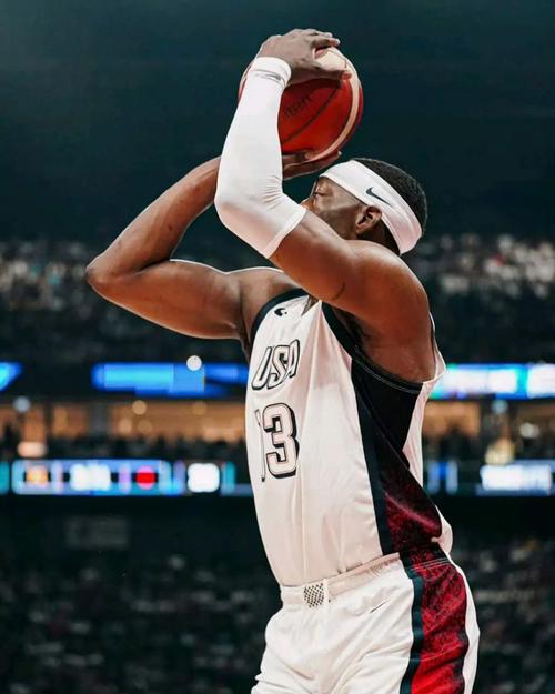 热火客战魔术先发：小米切尔&鲍威尔&维金斯&约维奇&阿德巴约