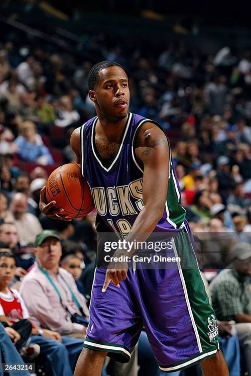 美记：达蒙-琼斯通过老詹伤病赌球 詹姆斯并不知道自己被利用