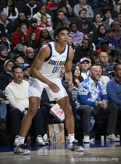 这高度谁来都不好使！文班转身跳投克里斯蒂伸直双臂够不到其腋下