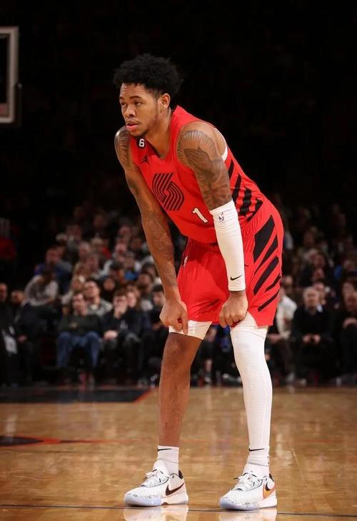 安芬尼-西蒙斯谈失利：上半场未以正确强度比赛 他们很多快攻得分