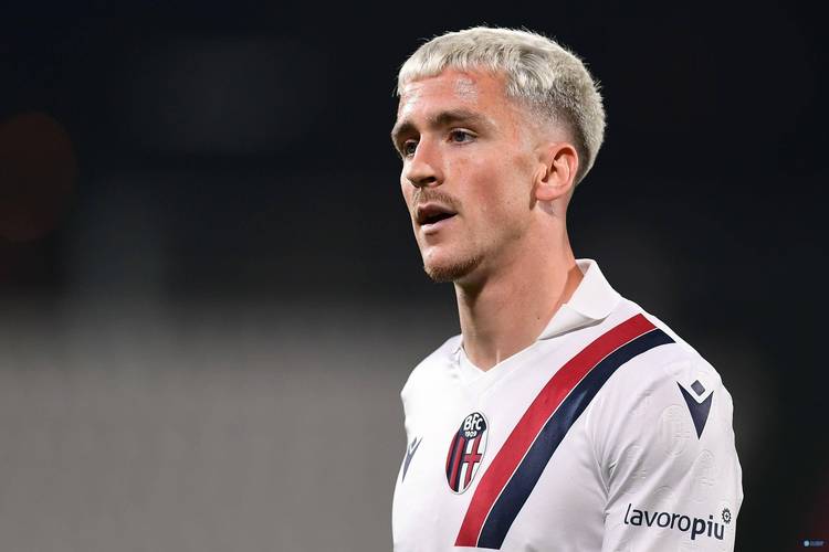 萨勒马科尔斯全场数据:7次成功过人,3次关键传球,获评8.1分