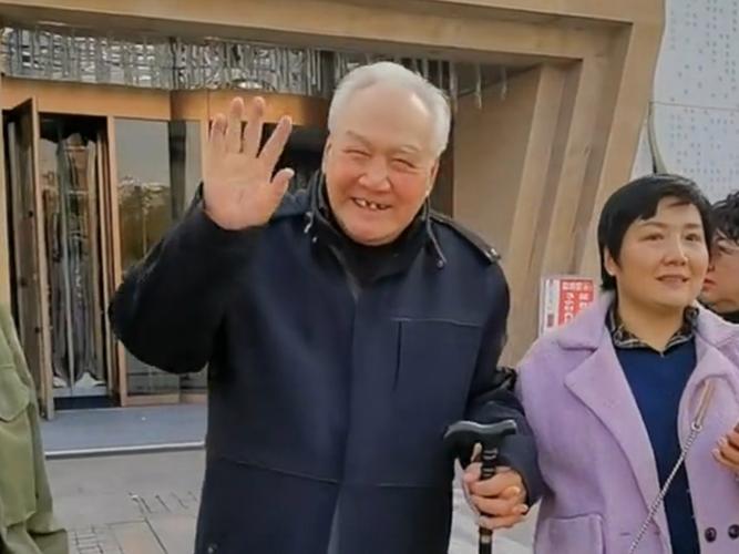 媒体人:约老师明显力不从心 老黄忠严重低于预期 可惜戈登的50分