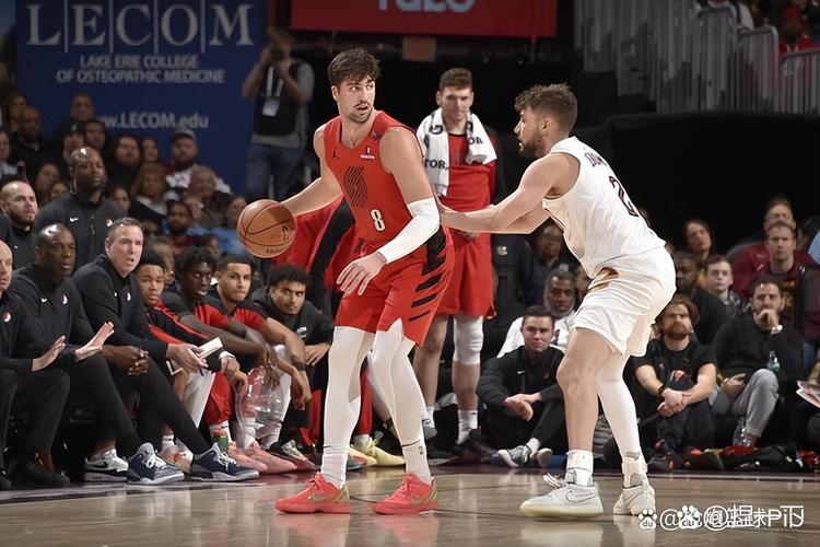 骑士客战篮网!队记:德安德烈-亨特因膝盖挫伤继续缺阵