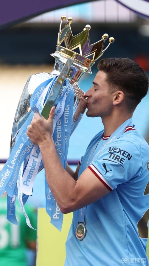 打进处子球！库尼亚社媒晒亲吻队徽照：带我回家，来老特拉福德