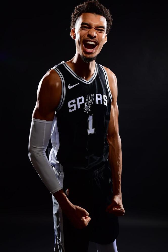 👀你觉得文班亚马本赛季是否可能会拿下四双?