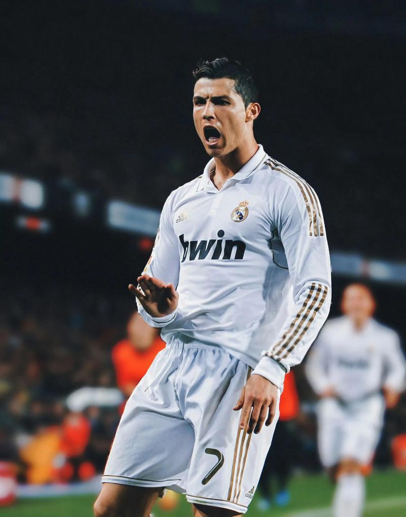 言论引发争议！亚马尔社媒晒客场4-0皇马遭球迷狂嘘照片