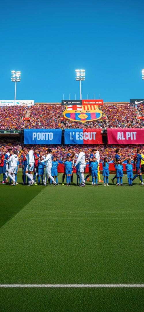 战巴萨！马卡：皇马将在伯纳乌看台展出写有“伟大”的巨型TIFO