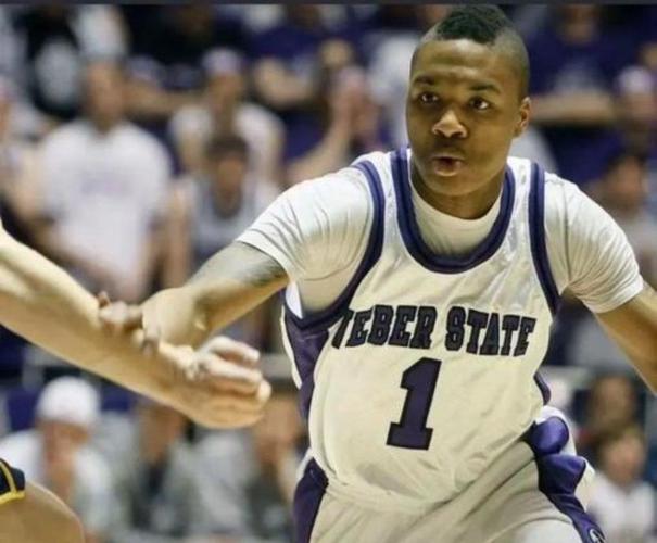 斯普利特：利拉德&霍勒迪等老将在更衣室很重要 他们非常受欢迎