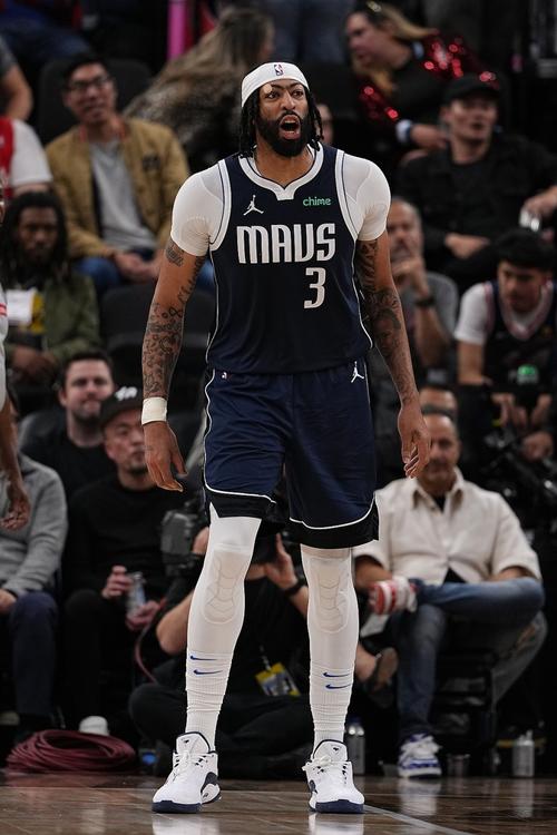 打得不错！浓眉半场12投6中&罚球4中4 得到16分8板1助1断1帽