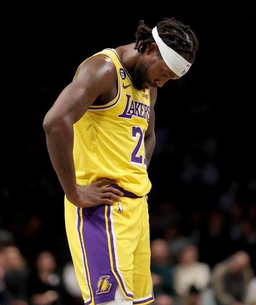 次节终于找回手感!托马斯半场8中4&4罚全中拿到13分4助 次节11分