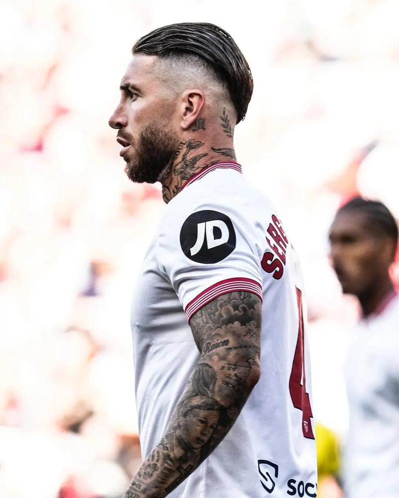 埃弗拉：我在莫耶斯时期曾觉得自己踢得像屎 这一代球员感觉很软