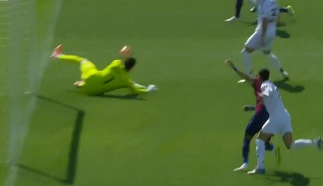救险！扎帕科斯塔远射，迈尼昂飞扑将球挡出