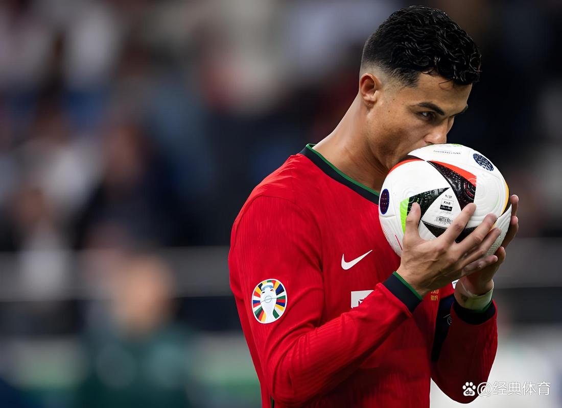 找工作！和儿子的老板谈🤣米体：斯帕莱蒂的儿子在尤文担任球探