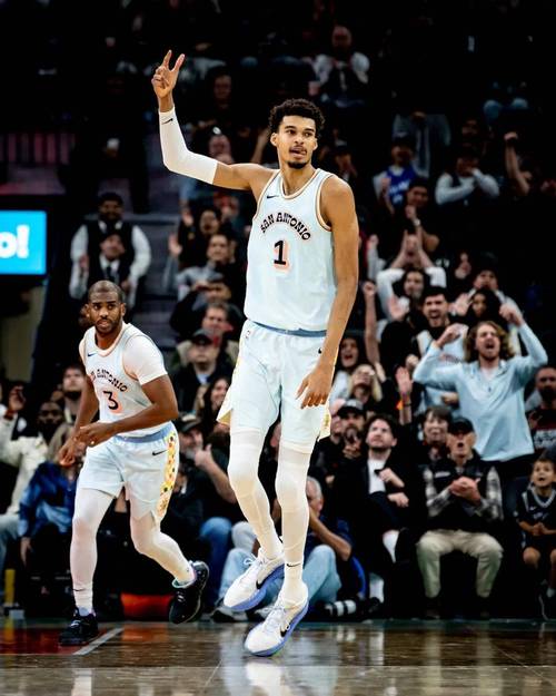 文班亚马：相比周最佳 球队三场胜利没有败绩才是我专注的目标