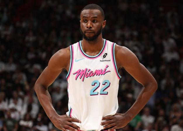 维金斯：鲍威尔每天都展现出了统治力 他是非凡的天才球员