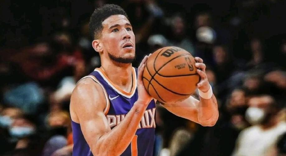 布克谈9失误:对球的处理太随意了 我们还在学习和培养化学反应