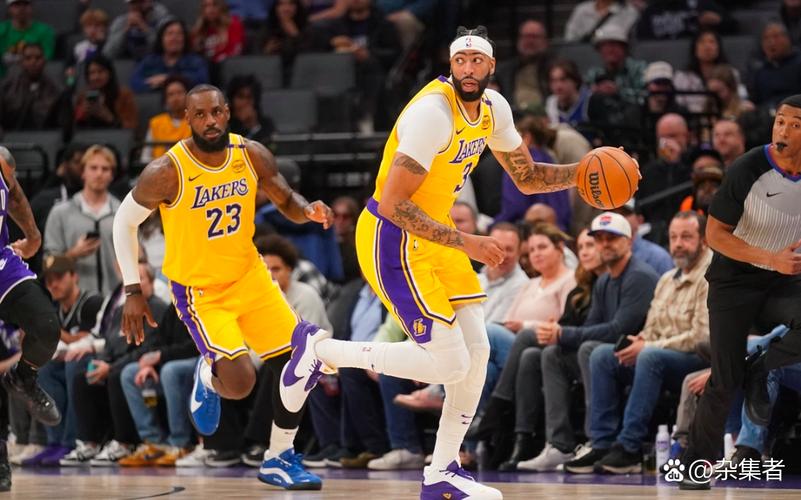 近45年3人在21岁前单场至少30分10板5助2断2帽:詹姆斯 文班 萨尔