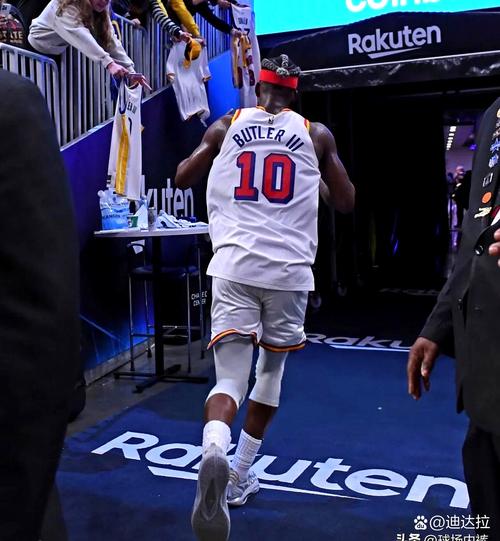 巴特勒:当蝙蝠侠下场时 很幸运我能被大家信任去梳理进攻