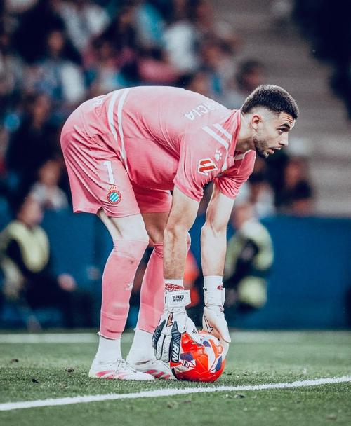 世体：巴黎有意巴萨18岁中场胡安-埃尔南德斯，合同明夏到期