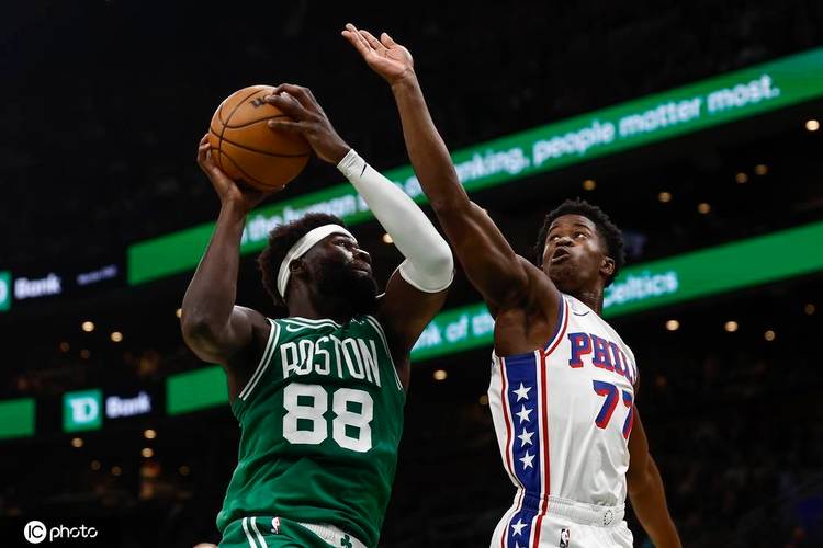 小里:人们说谢泼德首场打雷霆挣扎 埃奇库姆在怀特头上砍34分呢