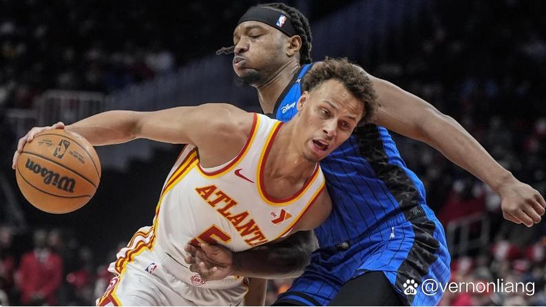 大举反击！奥孔武切入扣篮得手 老鹰3分钟轰出18-5强势反超