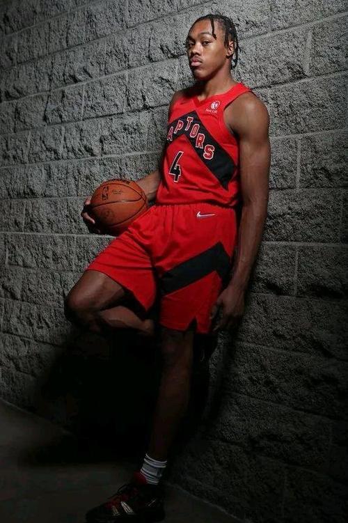 次节3记三分！斯科蒂-巴恩斯半场8中5拿到14分3板 三分6中4