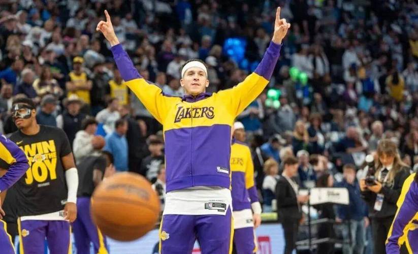 美网友盛赞里夫斯：村曼巴牛逼！给他立雕像！继续下去全明星稳了