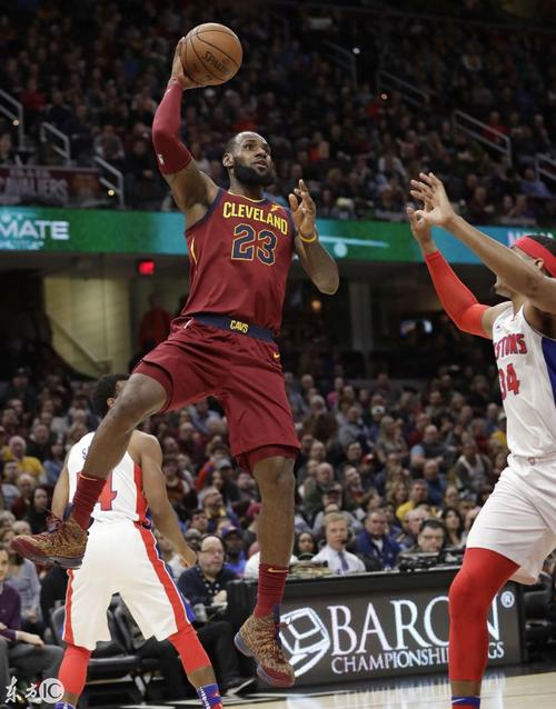 芬奇:迪林厄姆和里德的配合不错 他几次突到篮下终结做得不错