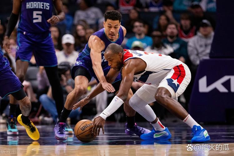 三球348次抢断升至黄蜂队第10 其抢断&助攻&三分命中数皆队史前10