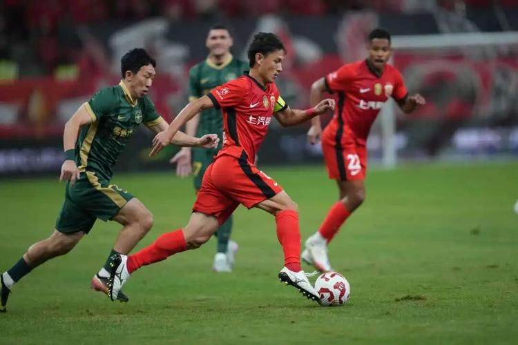 中超联赛第29轮，上海海港3比0浙江俱乐部绿城