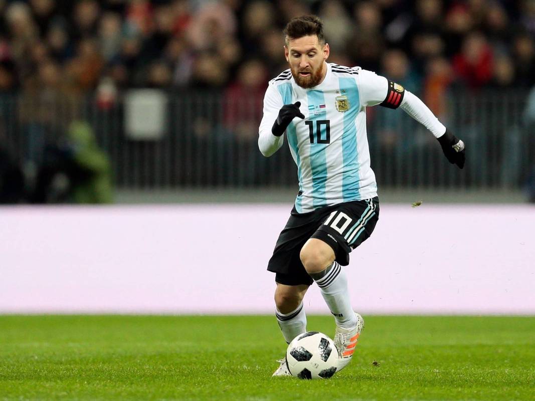 梅西谈本赛季联赛首球：瞬间反应，不记得是否看到或想象到