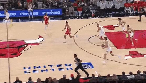 平地起惊雷！内史密斯持球突破 起飞滑翔单臂暴力劈扣